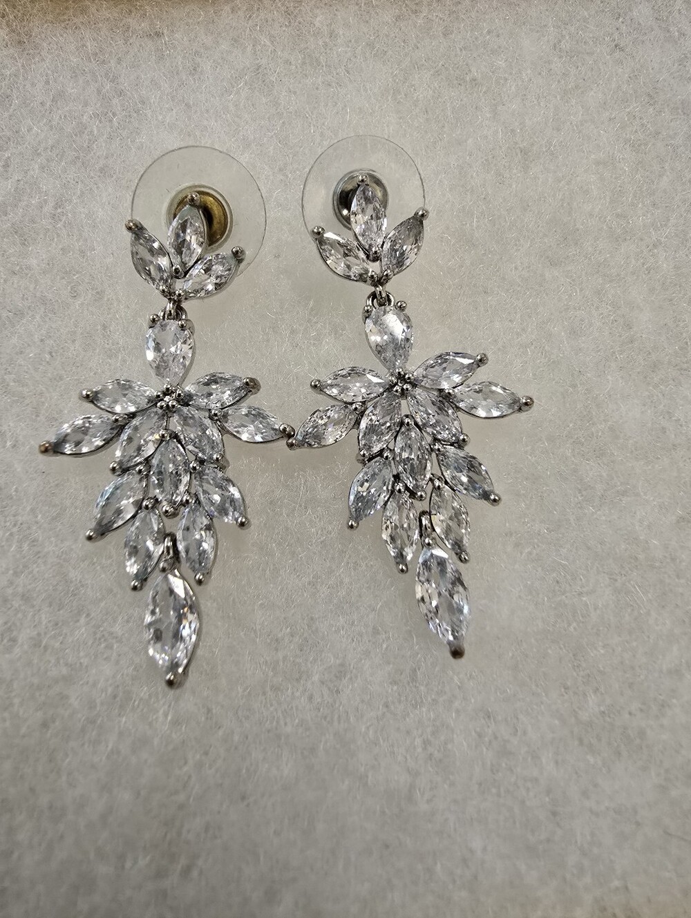 Stunning Crystal Marquise Drop Earrings - White/Silver